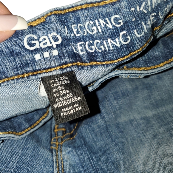Gap Jeans size 2 stone washed. - Picture 3 of 3